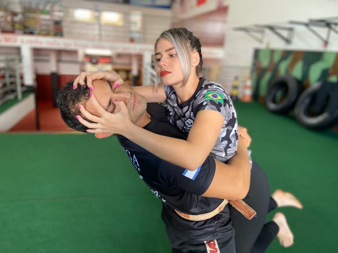 DEFESA PESSOAL FEMININA - KRAV MAGA CAVEIRA COMPLETO